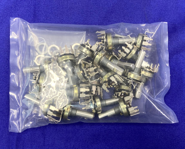 ツバメ無線 φ17mmスイッチ付 ボリウム B10KΩ (20個入) ■限定特価品■