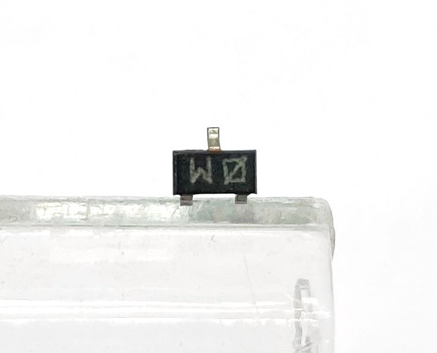 NPN チップトランジスタ 30V 500mA 150mW (50個入) □限定特価品 NPN チップトランジスタ 30V 500mA 150mW (50個入) □限定特価品