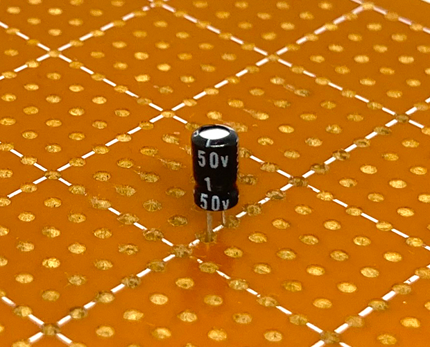 【販売終了】小型電解コンデンサ 50V 1μF 105℃ (200個入) ■限定特価品■ /UMT1H010MCD2-200P